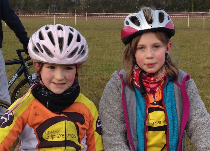 Caitlin & Astrid Report on the Central CX10 Hitchin Nomads Race